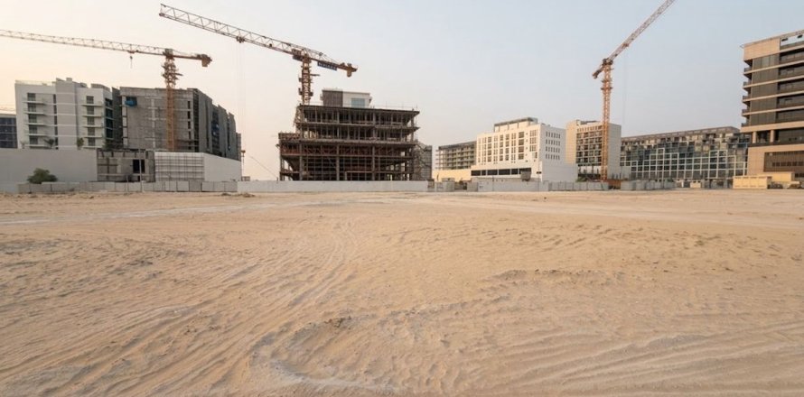 قطعة أرض في دبي 1395 متر مربع . ر قم 760592