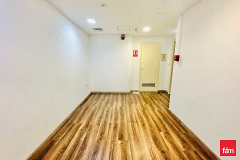 Office in Deira, Dubai, UAE 210.8 sq.m. № 647831 - photo 1