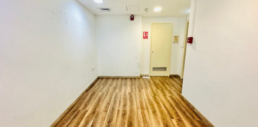 Office in Deira, Dubai, UAE 210.8 sq.m. № 647831