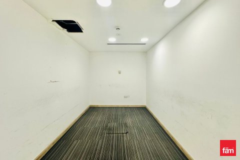 Office in Deira, Dubai, UAE 210.8 sq.m. № 647831 - photo 11