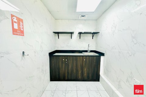 Office in Deira, Dubai, UAE 210.8 sq.m. № 647831 - photo 10