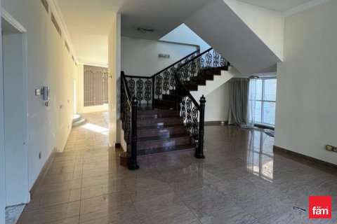 Vilă de închiriat în Mirdif, Dubai, EAU 5 dormitoare, 1393.5 mp.  №647827 - poză 8