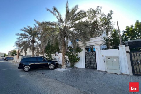 Vilă de închiriat în Mirdif, Dubai, EAU 5 dormitoare, 1393.5 mp.  №647827 - poză 11