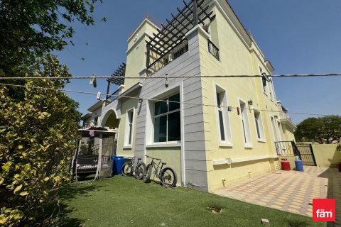 Villa asukohaga Dubai, AÜE: 5 magamistoaga, 570.3 m² Nr 702757