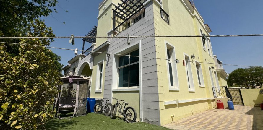 Villa asukohaga Dubai, AÜE: 5 magamistoaga, 570.3 m² Nr 702757