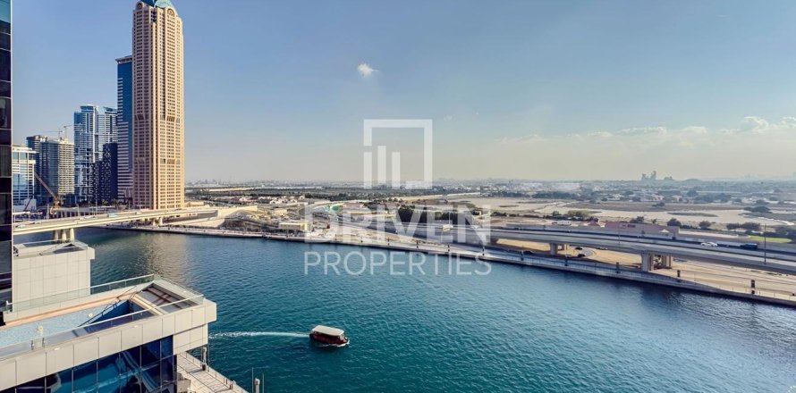 Huoneisto Business Bay, Dubai, Arabiemiraatit 3 makuuhuonetta, 175.77 m2 № 755809
