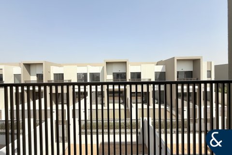 Villa in Dubai Land, Dubai, UAE 3 bedrooms, 185 sq.m. № 667933 - photo 12