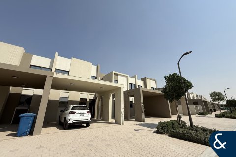 Villa in Dubai Land, Dubai, UAE 3 bedrooms, 185 sq.m. № 667933 - photo 3
