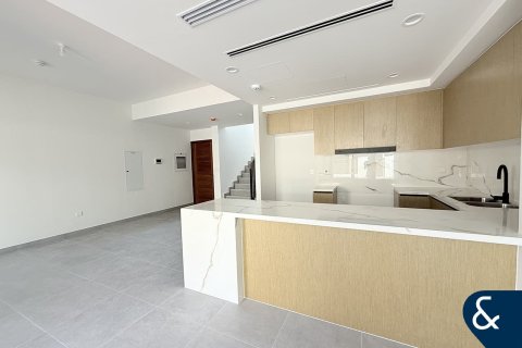 Villa in Dubai Land, Dubai, UAE 3 bedrooms, 185 sq.m. № 667933 - photo 1