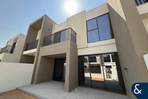 Villa in Dubai Land, Dubai, UAE 3 bedrooms, 185 sq.m. № 667933 - photo 10