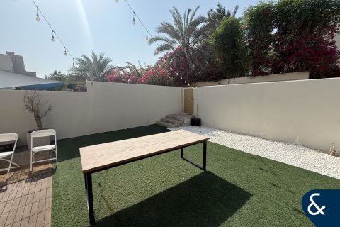 Müüa villa asukohaga The Springs, Dubai, AÜE: 3 magamistoaga, 290 m² Nr 666684 - pilt 3