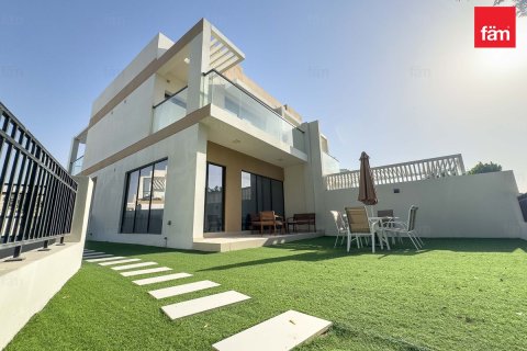 Villa in Dubai, VAE 4 slaapkamers, 349.2 vr.m. nr 691463