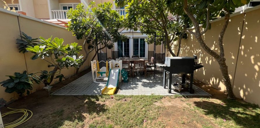 Városi lakóépület itt: Dubai, EAE, 2 hálószoba, 180 m², azonosító: 691466