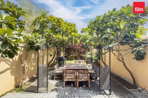 Dubai, BAE’de satılık sıra ev 2 yatak odası, 180 m² No 691466 - fotoğraf 2