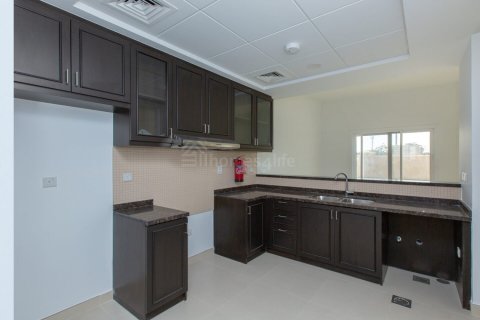 Kaupunkipientalo Serena, Dubai, Arabiemiraatit 3 makuuhuonetta, 260 m2 № 686927