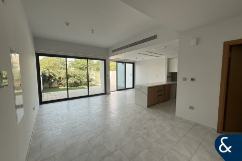 Casa urbana para venda em Dubai Land, Dubai, EAU 3 quartos, 181 m2 № 684878 - foto 2