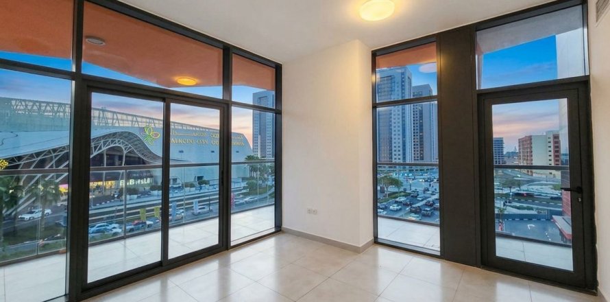 Dubai、UAEにあるマンション 2ベッドルーム、155.7 m2 No769223