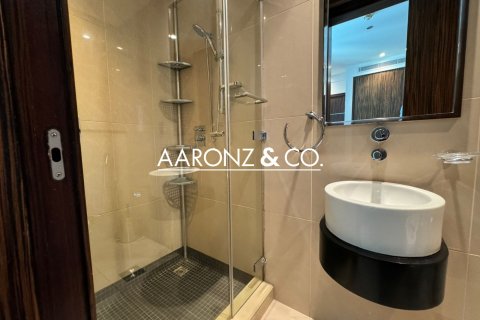 Apartment til salg i Jumeirah Lake Towers, Dubai, UAE 2 soveværelser, 93 kvm № 697364 - foto 15