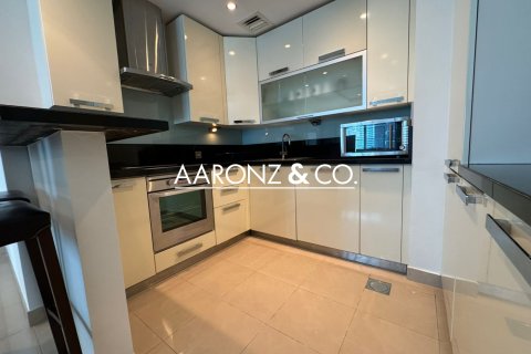 Apartment til salg i Jumeirah Lake Towers, Dubai, UAE 2 soveværelser, 93 kvm № 697364 - foto 13