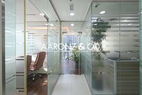 Üürile anda kontor asukohaga Business Bay, Dubai, AÜE: 150 m² Nr 697366 - pilt 11