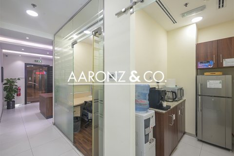 Üürile anda kontor asukohaga Business Bay, Dubai, AÜE: 150 m² Nr 697366 - pilt 9