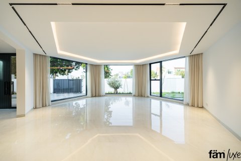 Villa in Dubai, UAE 5 bedrooms, 1393.5 sq.m. № 613466 - photo 3