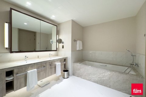 Apartment in Dubai, UAE 2 bedrooms, 102 sq.m. № 679174 - photo 14