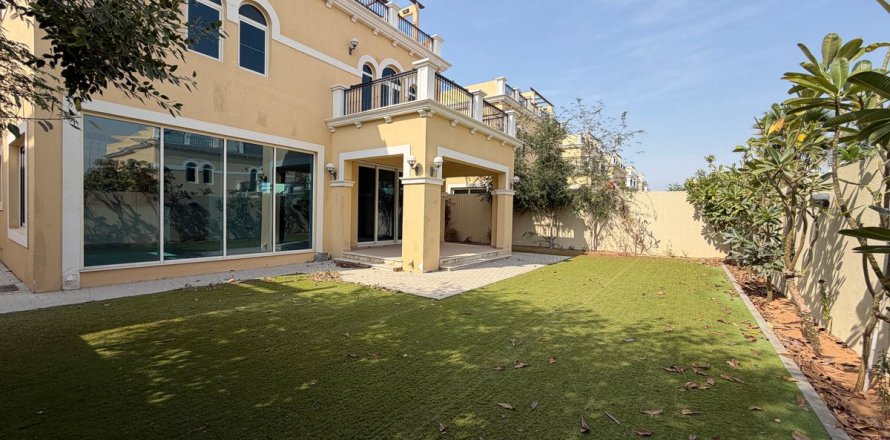 Villa in Dubai, UAE 4 bedrooms, 510 sq.m. № 698894