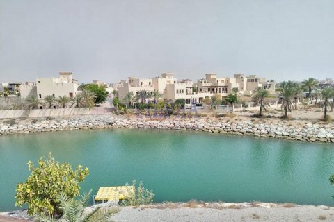 Stadthaus zur Miete in Al Hamra Village, Ras Al Khaimah, VAE 4 Schlafzimmer, 255.5 m2 Nr. 619150 - Foto 2