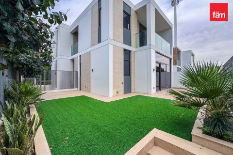 Villa asukohaga Dubai, AÜE: 4 magamistoaga, 249.2 m² Nr 702449