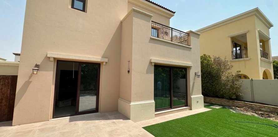 Villa in Dubai, VAE: 4 Schlafzimmer, 405 m2 Nr. 739123