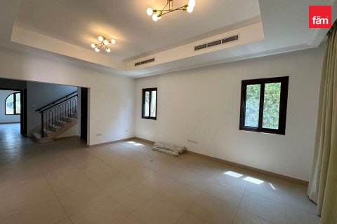 Villa zur Miete in Dubai, VAE 4 Schlafzimmer, 405 m2 Nr. 739123 - Foto 3
