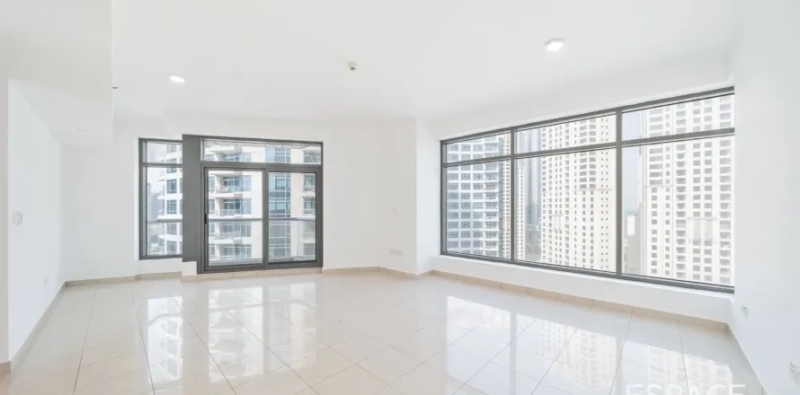 מחסן ב Dubai Marina, Dubai, איחוד האמירויות 89 מ"ר מספר 649720