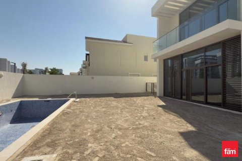 Вілла в Дубай, ОАЕ 4 спальні, 704.5м2 № 693077