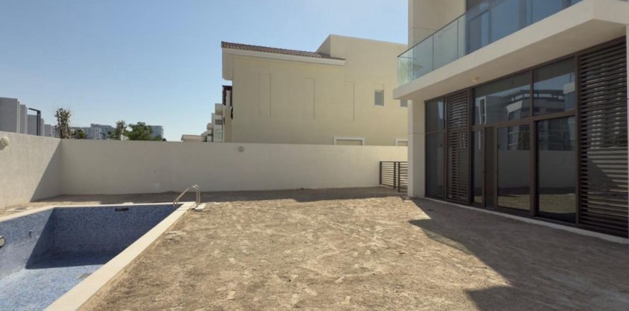 Вілла в Дубай, ОАЕ 4 спальні, 704.5м2 № 693077