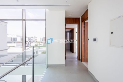 Kaupunkipientalo Abu Dhabi, Arabiemiraatit 3 makuuhuonetta, 320.5 m2 № 697133 - kuva 2