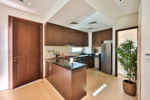 Townhouse in Khalifa City, Abu Dhabi, UAE 2 bedrooms, 161 sq.m. № 615748 - photo 8