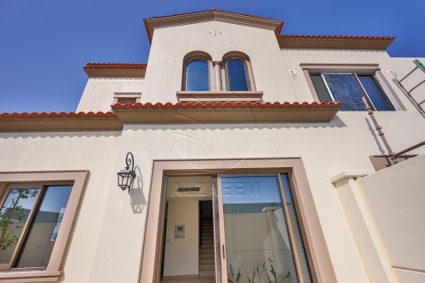 Townhouse in Khalifa City, Abu Dhabi, UAE 2 bedrooms, 161 sq.m. № 615748 - photo 1