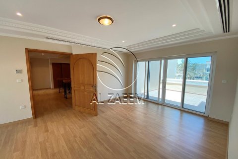 Villa in Marina Village, Abu Dhabi, UAE 4 bedrooms, 2100 sq.m. № 615745 - photo 15