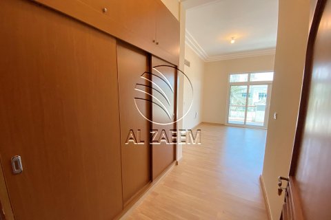 Villa in Marina Village, Abu Dhabi, UAE 4 bedrooms, 2100 sq.m. № 615745 - photo 12