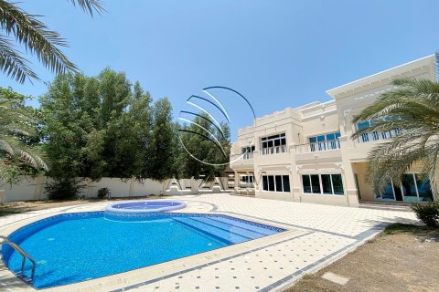 Villa in Marina Village, Abu Dhabi, UAE 4 bedrooms, 2100 sq.m. № 615745 - photo 2