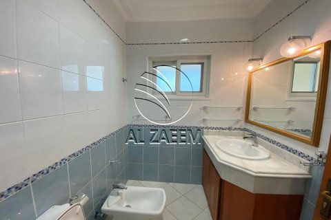 Villa in Marina Village, Abu Dhabi, UAE 4 bedrooms, 2100 sq.m. № 615745 - photo 21