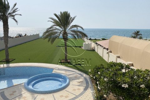 Villa in Marina Village, Abu Dhabi, UAE 7 bedrooms, 2000 sq.m. № 615744 - photo 1