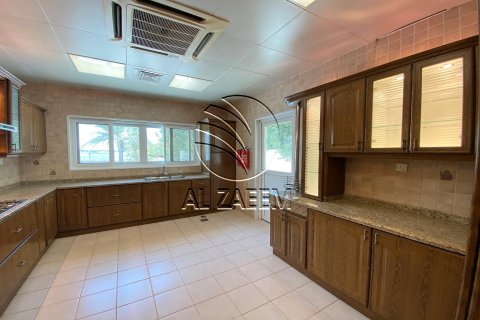 Villa in Marina Village, Abu Dhabi, UAE 7 bedrooms, 2000 sq.m. № 615744 - photo 11