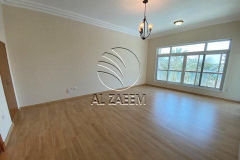 Villa in Marina Village, Abu Dhabi, UAE 7 bedrooms, 2000 sq.m. № 615744 - photo 6