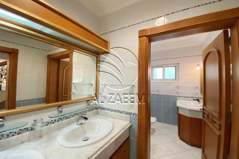 Villa in Marina Village, Abu Dhabi, UAE 7 bedrooms, 2000 sq.m. № 615744 - photo 16