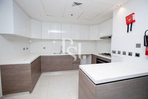 Apartament de închiriat în Al Raha Beach, Abu Dhabi, EAU 3 dormitoare, 188 mp. №716949 - poză 16