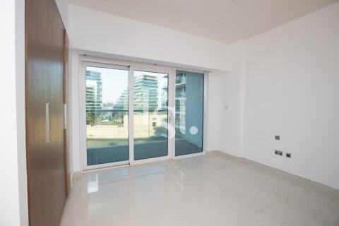 Apartament de închiriat în Al Raha Beach, Abu Dhabi, EAU 3 dormitoare, 188 mp. №716949 - poză 7