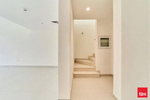 Villa til salgs i Dubai, Emiratene 3 soverom, 179.4 kvm Nr. 715335 - Foto 10