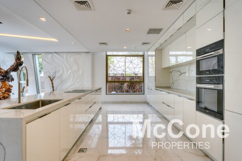 Vilë në Palm Jumeirah, Dubai, Emiratet e Bashkuara Arabe 6 dhoma gjumi, 903.85 m2. № 587544 - Foto 9